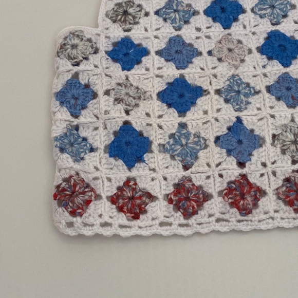 Handcrafted baby vest - Picture 2 of 2